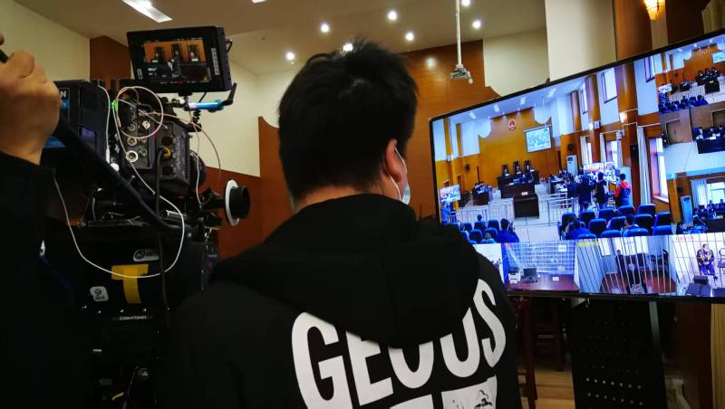 AI生成VS人工创意——诸城市广告片拍摄公司的技术浪漫主义实践